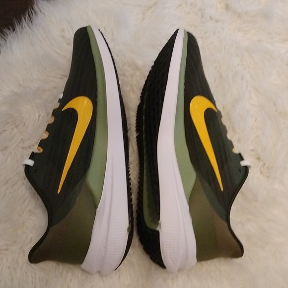 NWOT Men's Nike running shoes Sequoia/University Gold - Picture 4 of 12